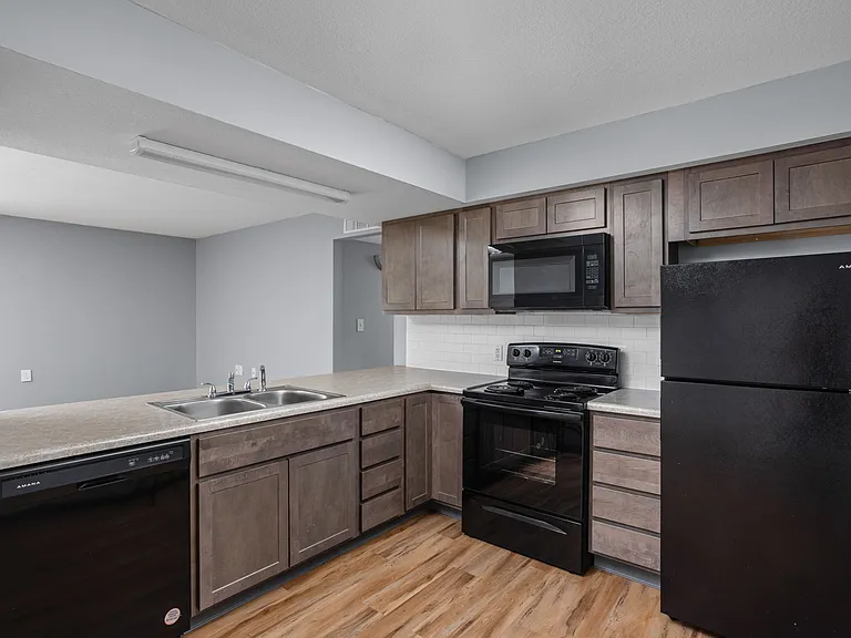 Hilltop Ridge Apartments — Photo 12
