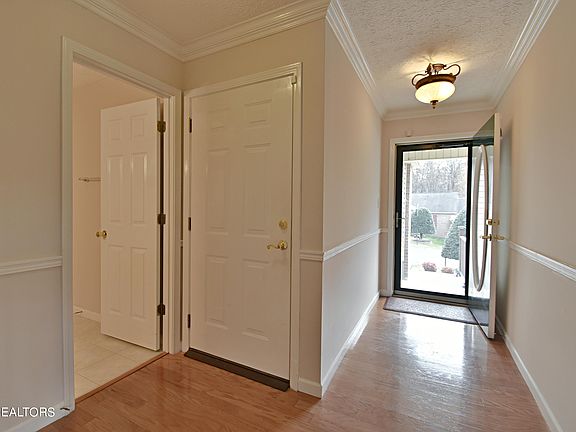 4th image of 8127 Pepperdine Way