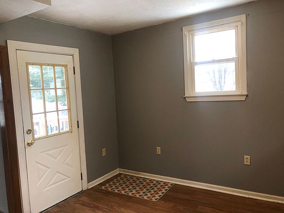 3rd image of 123 E Dartmore Ave