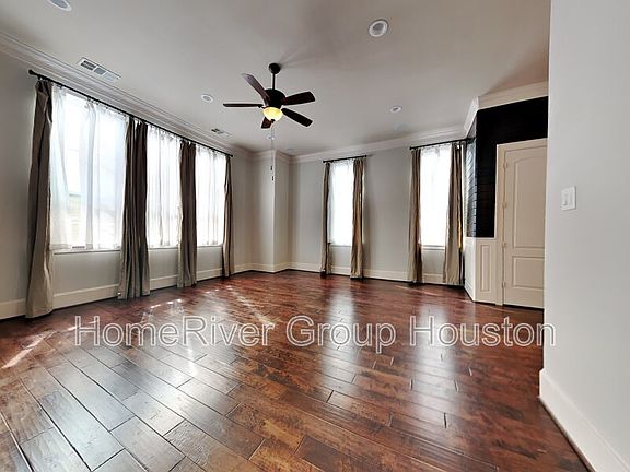 3rd image of 1901 Calumet St Unit A