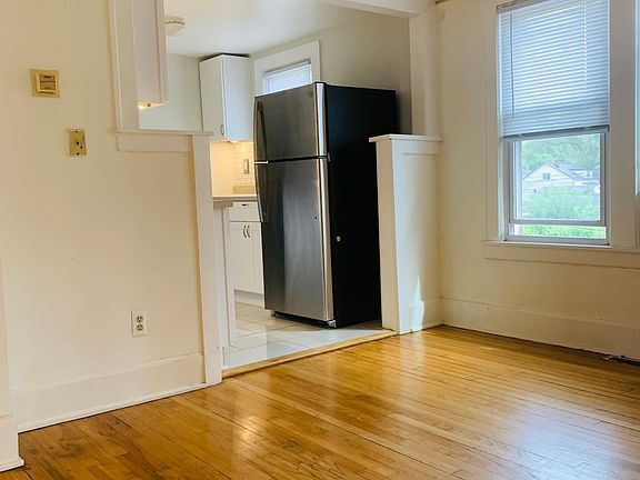 2nd image of 303 E Breckenridge St Unit 2