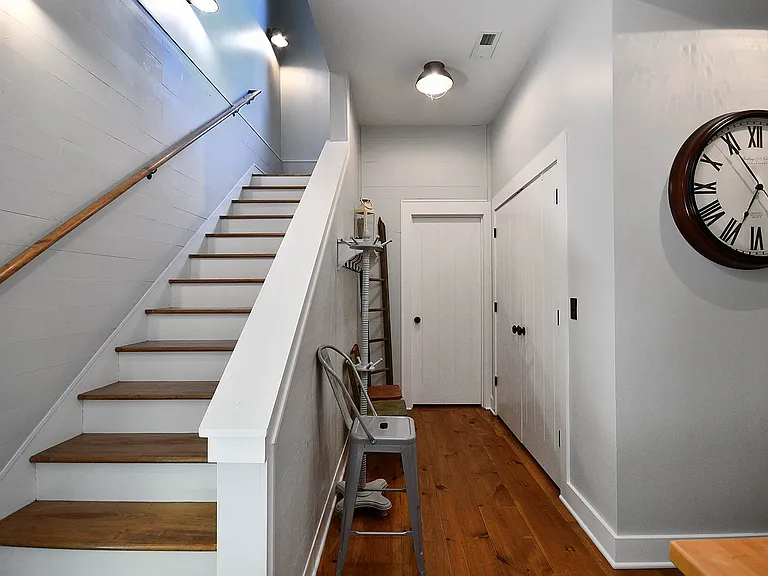 101 N Henderson Rd — Photo 12