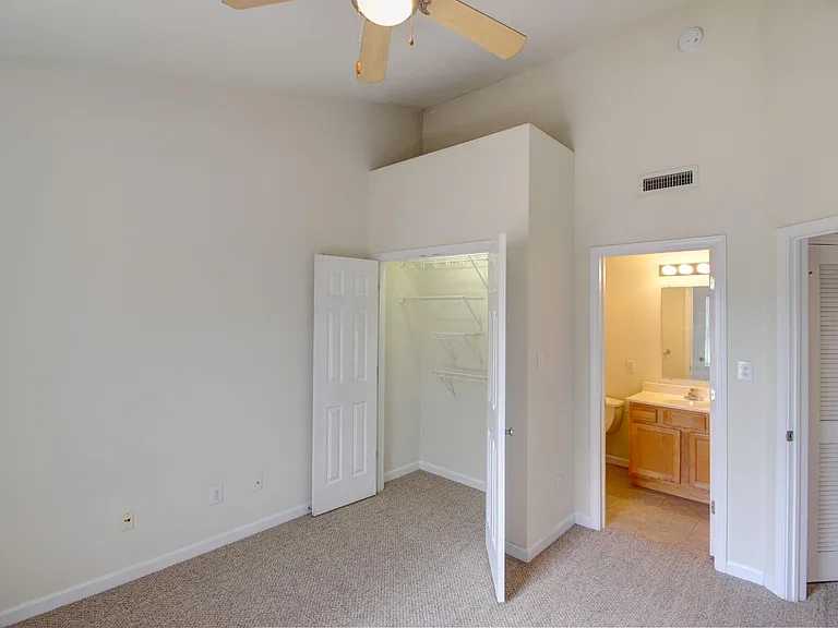 Scholar's Quad Collegiate Apartments — Photo 37