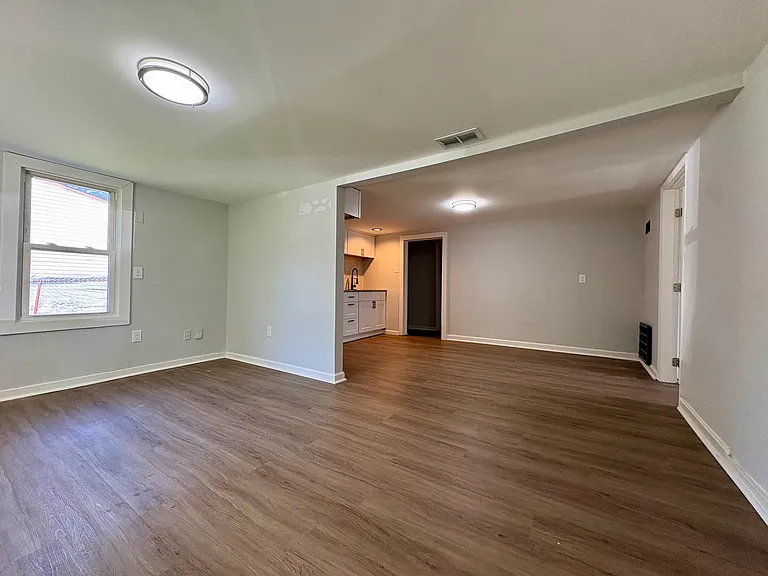 6907 Sylvania 4 Rd — Photo 3