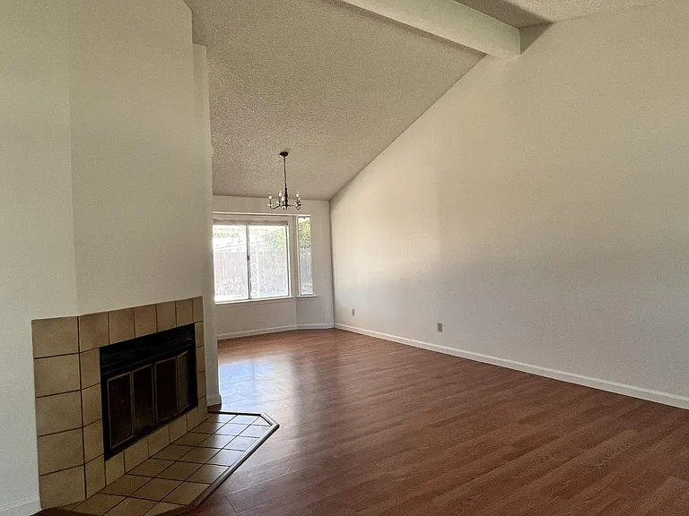 5337 W Richert Ave — Photo 4