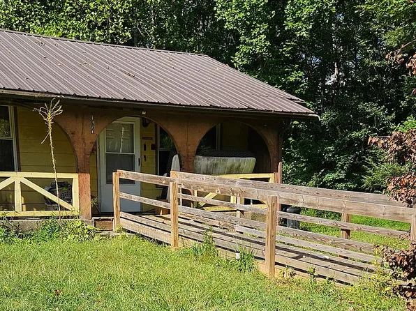 1090 Hunter St, Morganton, NC 28655