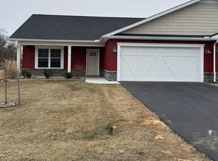 618 Dripping Spring Dr, Hedgesville, WV 25427