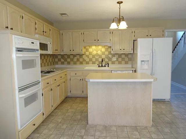 1869 Dartford Dr — Photo 2