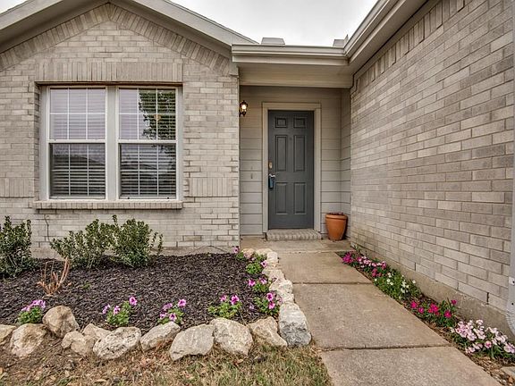 3rd image of 1013 Live Oak Dr