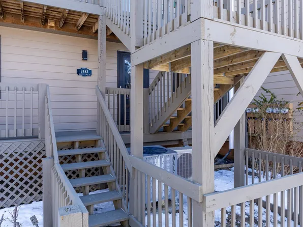 9483 S Lake Ridge Dr, Bloomington, IN 47401