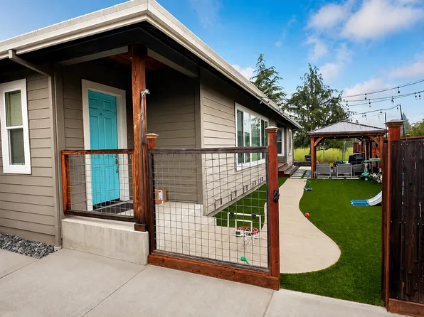 1316 New York Dr, Santa Rosa, CA 95401