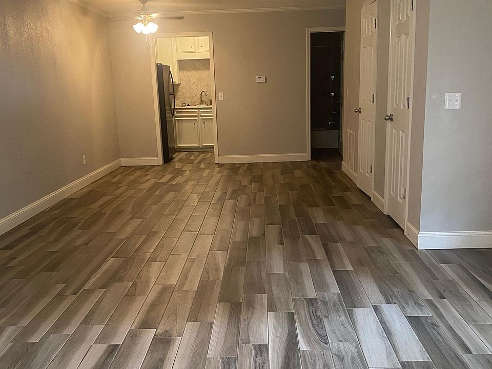 1st image of 821 Hardy Springs Cir #B