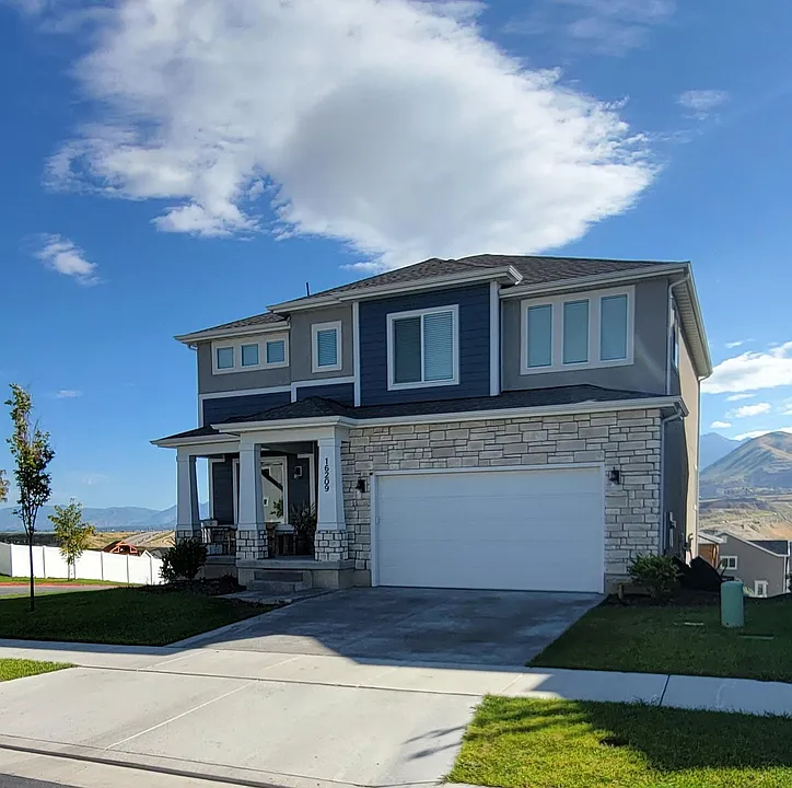 4 bed, 2.5 bath, 3500 sqft, $2,895 — Photo 1