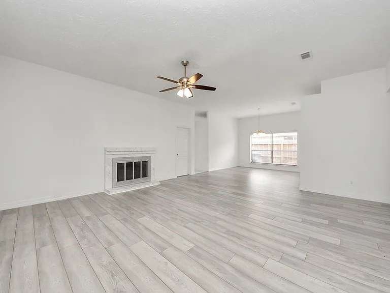 4922 E Laureldale Dr — Photo 10