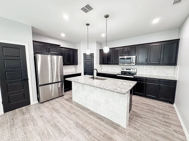 3227 Shortgrass Ln — Photo 3