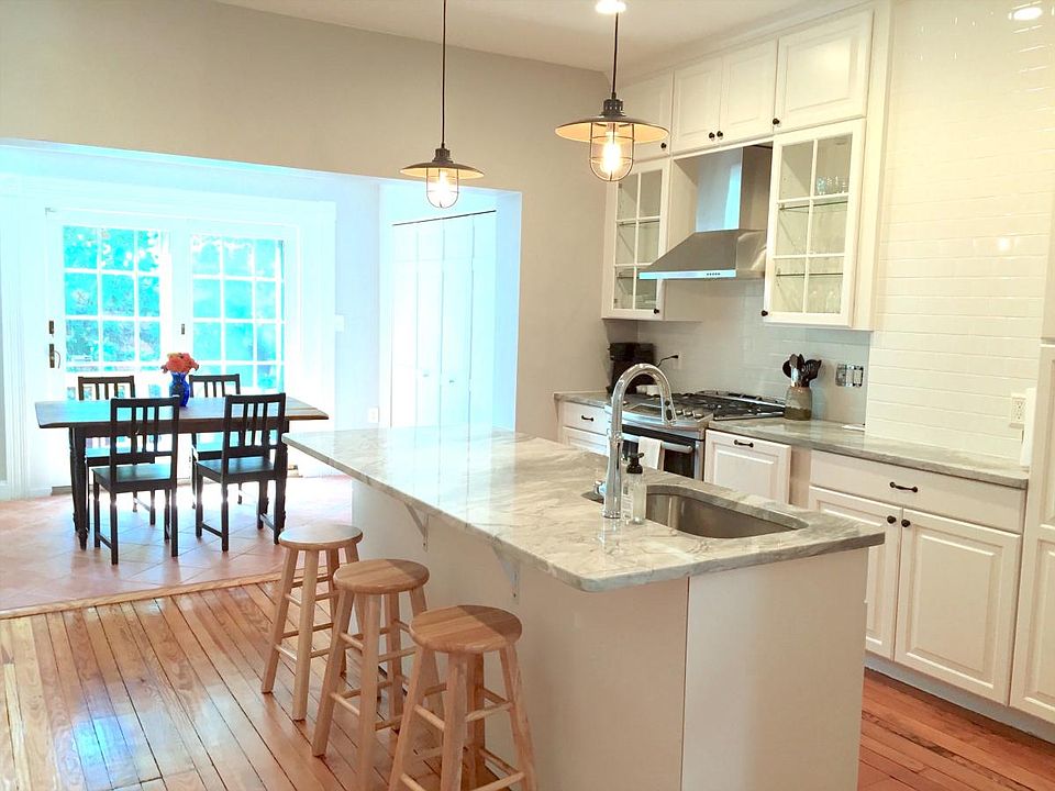 Spacious kitchen and dining room
