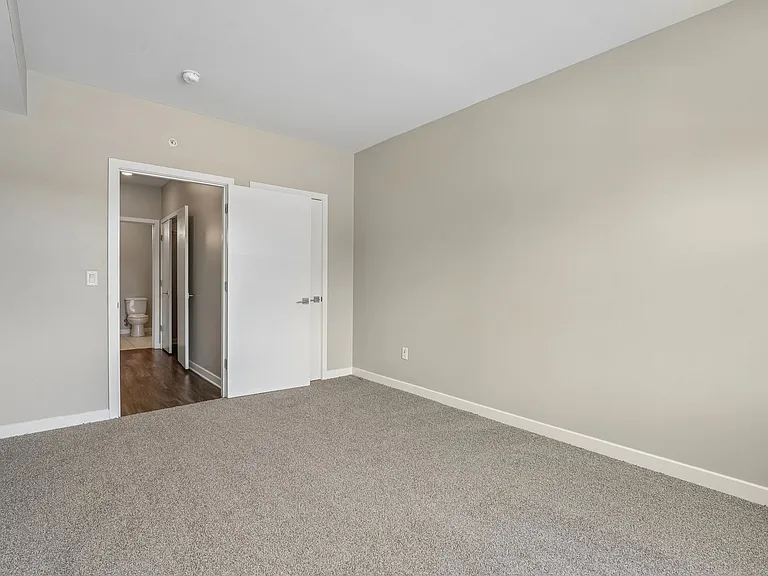 Cosmopolitan Apartments — Photo 36