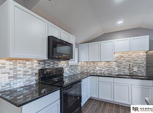 2872 Crown Point Ave, Omaha, NE 68111