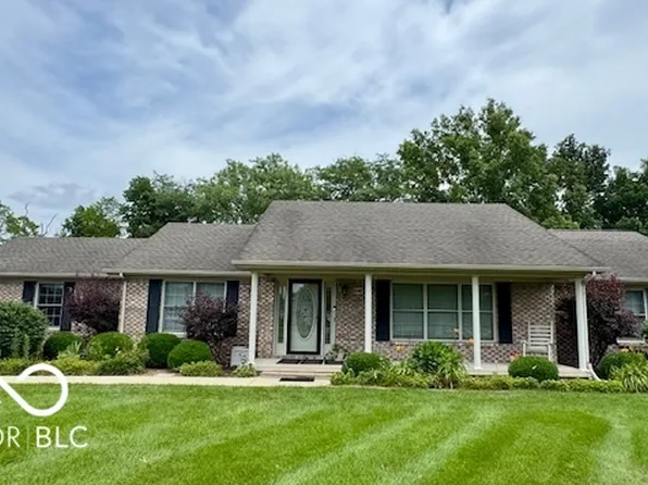 1042 W Oak Hill Xing, Crawfordsville, IN 47933