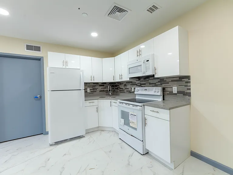 216 N River St #204 — Photo 1