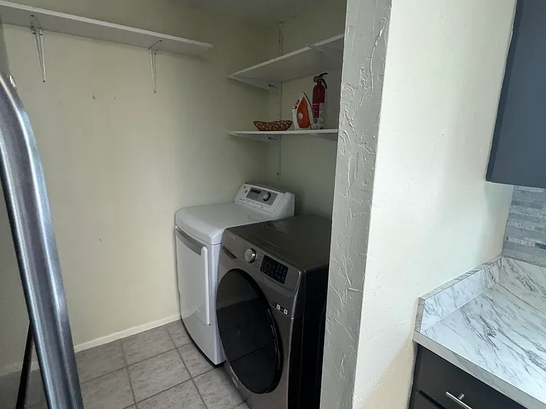 121 Franklyn Ave — Photo 10