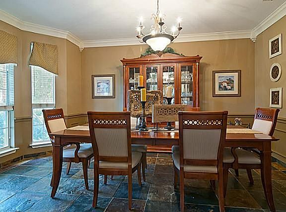 5th image of 2632 Newcastle Dr