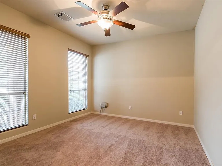 913 Brighton Pl — Photo 6