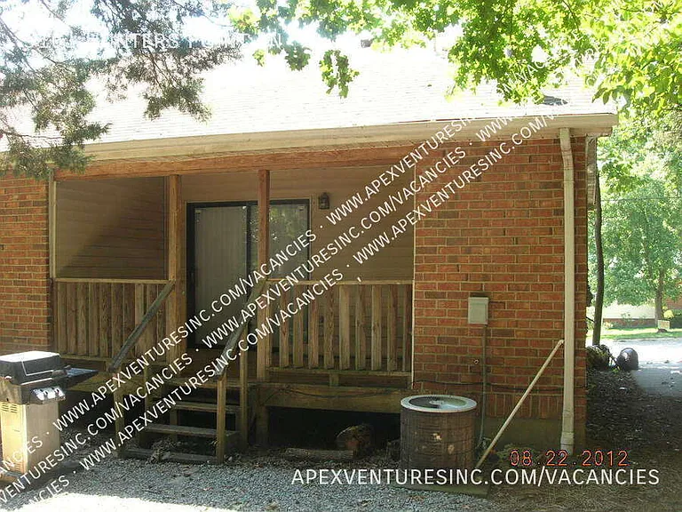 5161 Hunters Point Ln — Photo 3