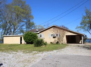 720 Lakeshore Dr N, Muscle Shoals, AL 35661