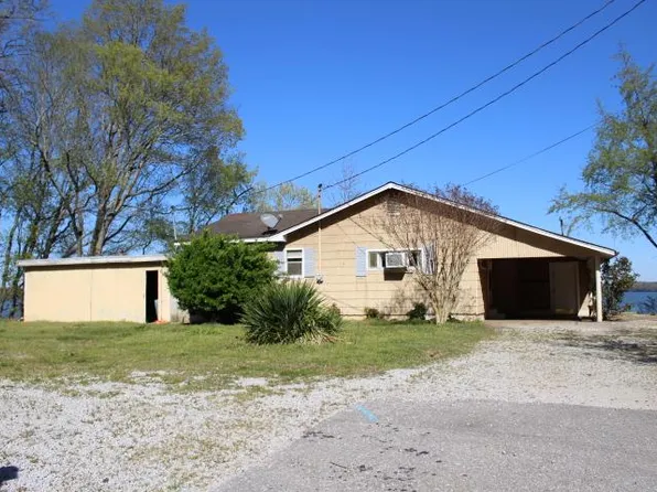 720 Lakeshore Dr N, Muscle Shoals, AL 35661