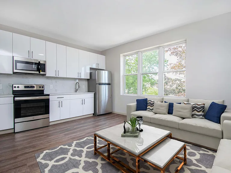 479 Farmington Ave #203 — Photo 9