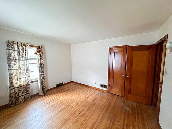4th image of 205 E 12th St