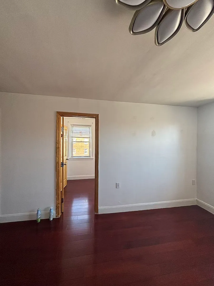 Building Photo - 3100 Tyson Ave #2