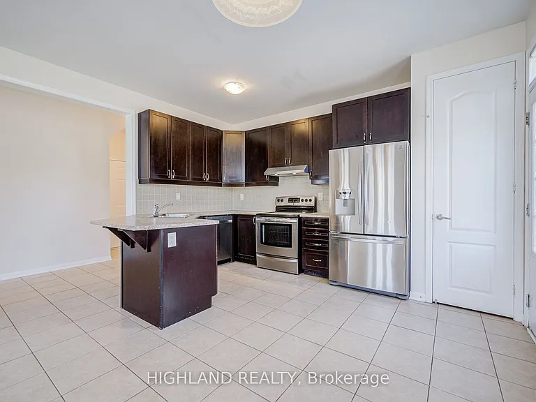 513 Tyrone Cres — Photo 12