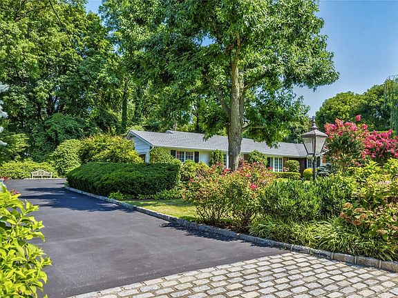2nd image of 6 Whitney Cir