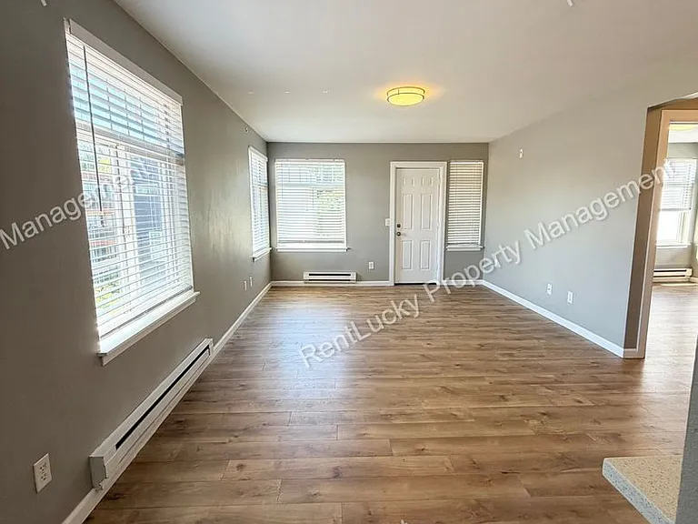 3315 Claremont Ave S — Photo 6