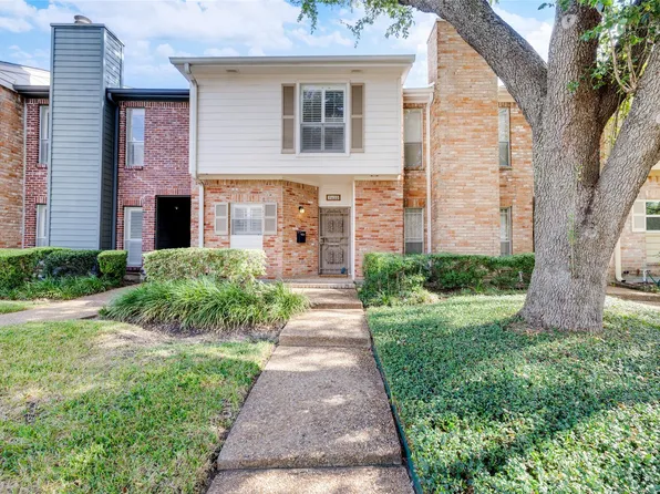 1035 Fountain View Dr, Houston, TX 77057