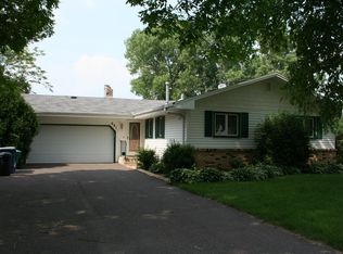 891 Cobb Rd, Shoreview, MN 55126