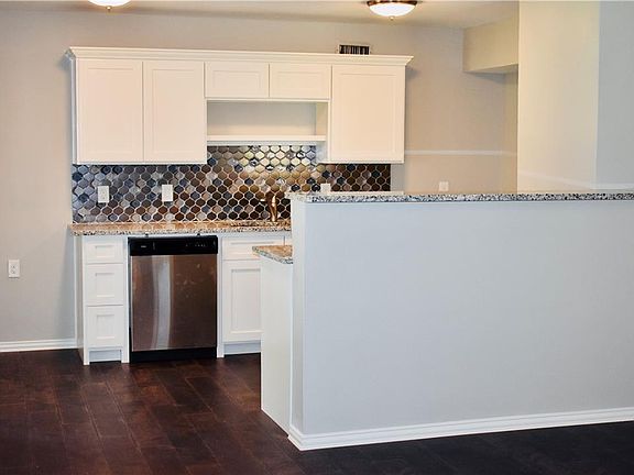 5th image of 4032 Charter Dr