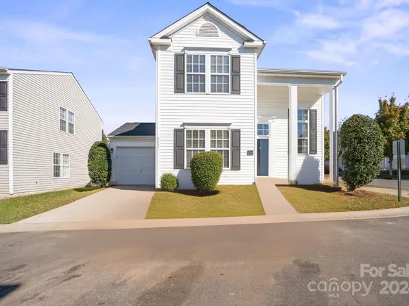 8617 Sawleaf Ct, Charlotte, NC 28215