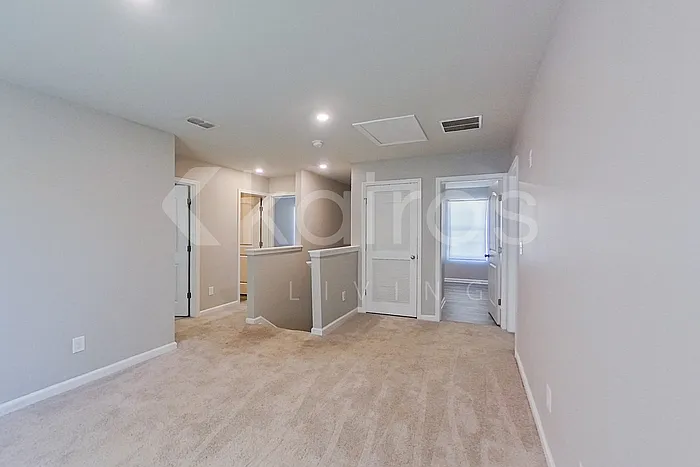 111 Lochwolde Dr — Photo 11