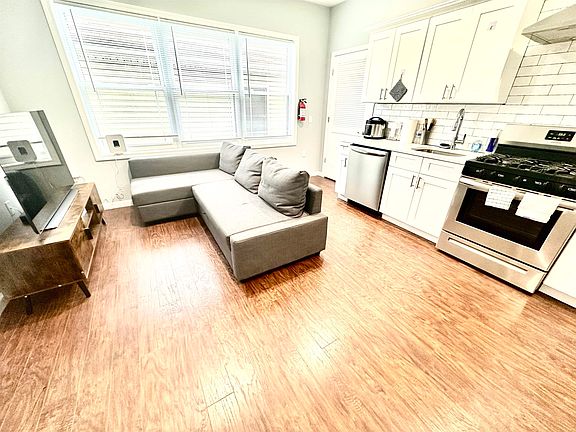 2nd image of 40 Vroom St #3B