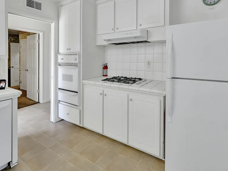 518 N Carousel Pl — Photo 10