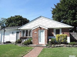 388 Wellington Rd, East Meadow, NY 11554