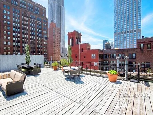 Rented by Hecht Group | media 28