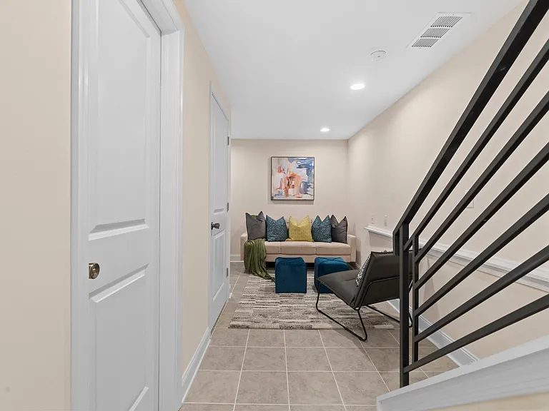 1017 S Bouvier St — Photo 15