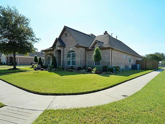 3rd image of 1801 Mesa Verde Dr