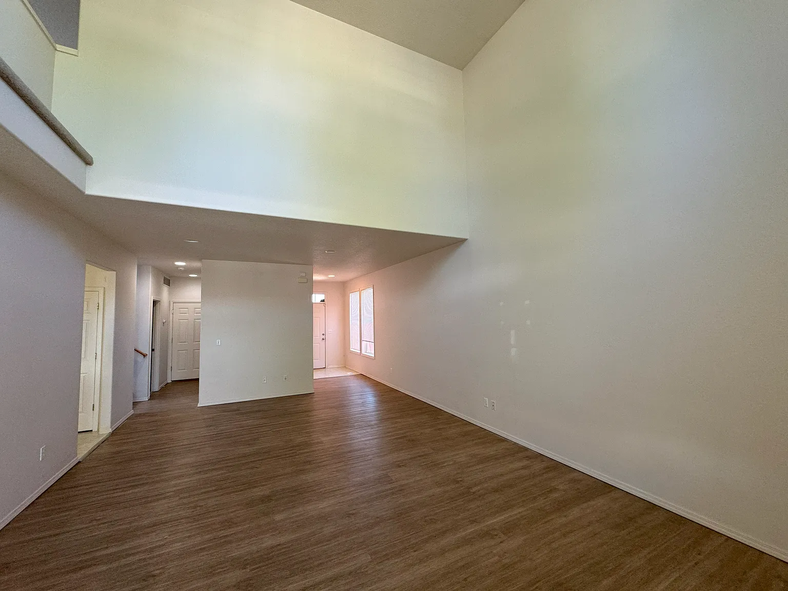 3 bed, 2.5 bath, 2158 sqft, $2,600 — Photo 4