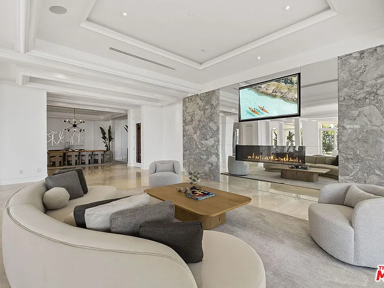 360 Trousdale Pl — Photo 4