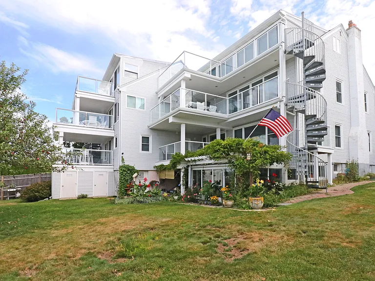 249 Tuckerman Ave #2 — Photo 3